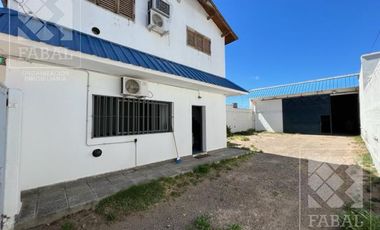 Galpón venta Centro Oeste, 304 m2 sobre lote de 10 x 40