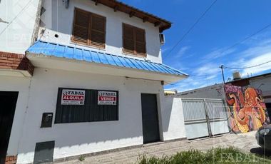 Galpón venta Centro Oeste, 304 m2 sobre lote de 10 x 40