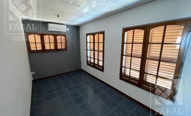 Galpón venta Centro Oeste, 304 m2 sobre lote de 10 x 40