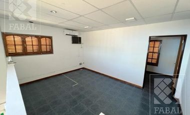 Galpón venta Centro Oeste, 304 m2 sobre lote de 10 x 40