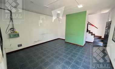 Galpón venta Centro Oeste, 304 m2 sobre lote de 10 x 40