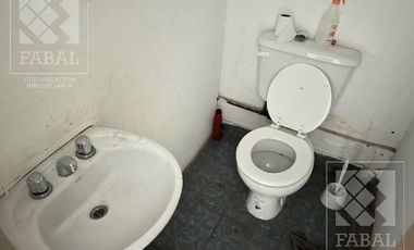 Galpón venta Centro Oeste, 304 m2 sobre lote de 10 x 40