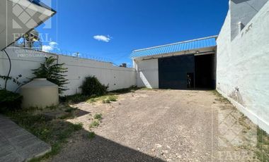 Galpón venta Centro Oeste, 304 m2 sobre lote de 10 x 40