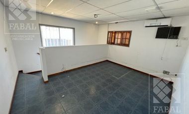 Galpón venta Centro Oeste, 304 m2 sobre lote de 10 x 40