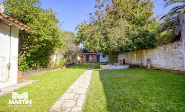 Casa sobre lote de 10x50 en venta - Olivos