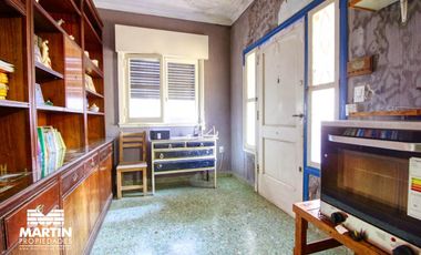 Casa sobre lote de 10x50 en venta - Olivos