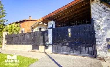 Casa sobre lote de 10x50 en venta - Olivos