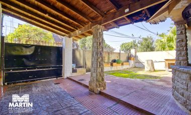 Casa sobre lote de 10x50 en venta - Olivos