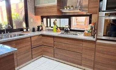 Importante casa de 4 dormitorios en Av. Belgrano al 4100, Parque V. Centenario, SMT