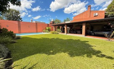 Importante casa de 4 dormitorios en Av. Belgrano al 4100, Parque V. Centenario, SMT