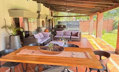 Importante casa de 4 dormitorios en Av. Belgrano al 4100, Parque V. Centenario, SMT