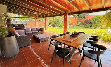 Importante casa de 4 dormitorios en Av. Belgrano al 4100, Parque V. Centenario, SMT