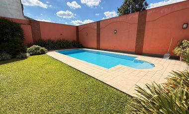 Importante casa de 4 dormitorios en Av. Belgrano al 4100, Parque V. Centenario, SMT