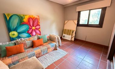 Importante casa de 4 dormitorios en Av. Belgrano al 4100, Parque V. Centenario, SMT