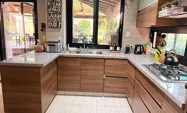 Importante casa de 4 dormitorios en Av. Belgrano al 4100, Parque V. Centenario, SMT