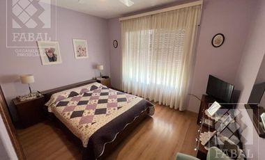 Casa venta Allen, 4 dormitorios, 3 baños, cochera, jardín con parrilla y estudio independiente