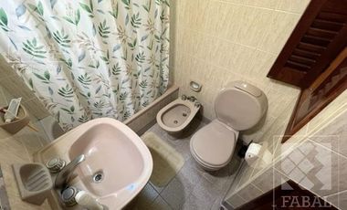 Casa venta Allen, 4 dormitorios, 3 baños, cochera, jardín con parrilla y estudio independiente