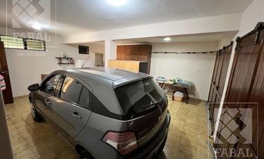 Casa venta Allen, 4 dormitorios, 3 baños, cochera, jardín con parrilla y estudio independiente