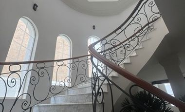 CASA EN BUGAMBILIAS PRIMERA SECCIÓN