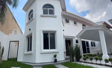 CASA EN BUGAMBILIAS PRIMERA SECCIÓN