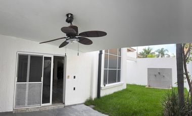 CASA EN BUGAMBILIAS PRIMERA SECCIÓN