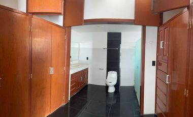 CASA EN BUGAMBILIAS PRIMERA SECCIÓN