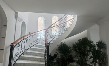 CASA EN BUGAMBILIAS PRIMERA SECCIÓN