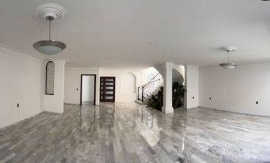 CASA EN BUGAMBILIAS PRIMERA SECCIÓN