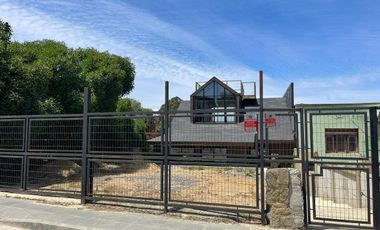 Casa en venta c/ estacionamiento en Las Cruces