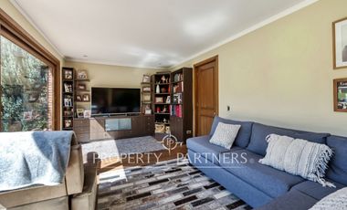 Estupenda casa con exquisito jardín, ubicada en sector los Nogales