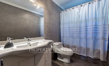 Estupenda casa con exquisito jardín, ubicada en sector los Nogales