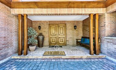 Estupenda casa con exquisito jardín, ubicada en sector los Nogales