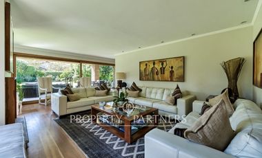 Estupenda casa con exquisito jardín, ubicada en sector los Nogales