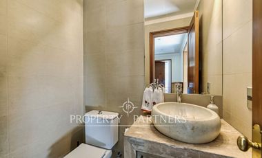 Estupenda casa con exquisito jardín, ubicada en sector los Nogales