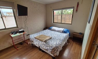 Casa sólida de dos niveles en excelente sector de peñuelas