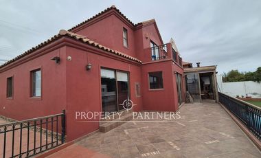 Casa sólida de dos niveles en excelente sector de peñuelas