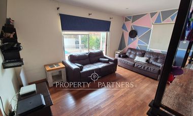 Casa sólida de dos niveles en excelente sector de peñuelas