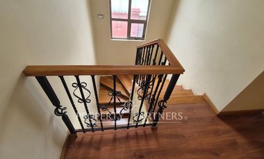 Casa sólida de dos niveles en excelente sector de peñuelas