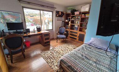 Casa sólida de dos niveles en excelente sector de peñuelas