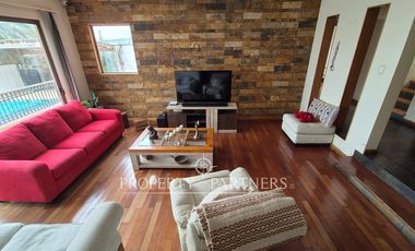 Casa sólida de dos niveles en excelente sector de peñuelas