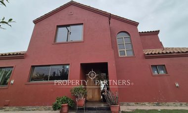 Casa sólida de dos niveles en excelente sector de peñuelas