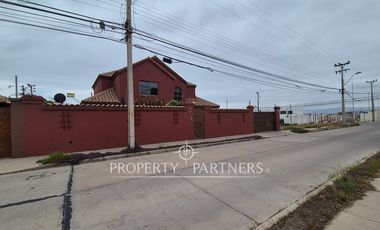 Casa sólida de dos niveles en excelente sector de peñuelas