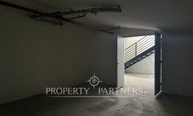 Espectacular local en Américo Vespucio Norte, Vitacura