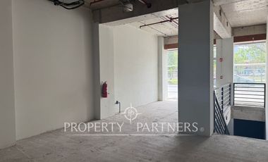 Espectacular local en Américo Vespucio Norte, Vitacura