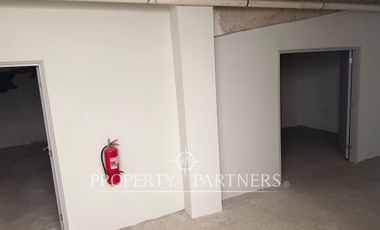 Espectacular local en Américo Vespucio Norte, Vitacura