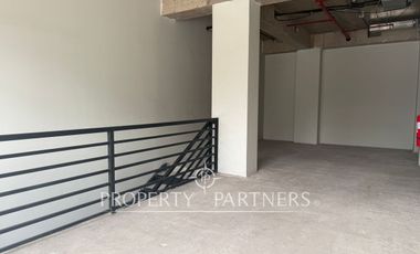 Espectacular local en Américo Vespucio Norte, Vitacura