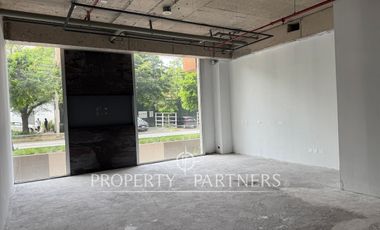 Espectacular local en Américo Vespucio Norte, Vitacura