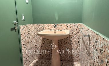 Espectacular local en Américo Vespucio Norte, Vitacura