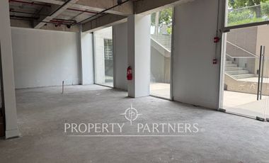 Espectacular local en Américo Vespucio Norte, Vitacura