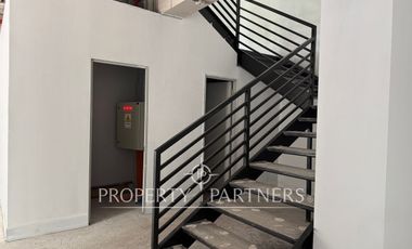 Espectacular local en Américo Vespucio Norte, Vitacura